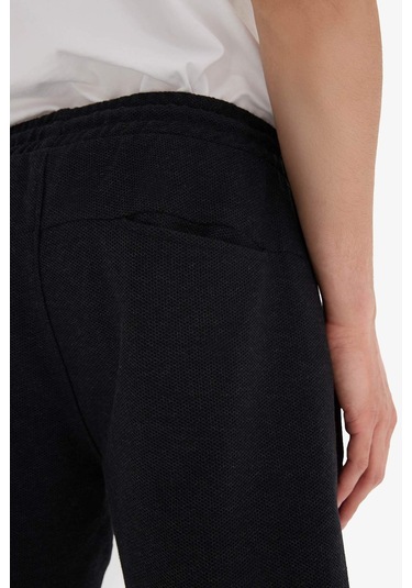 DeFacto Slim Fit Dar Kesim Dar Paça Şort W7965AZ25SMBK81