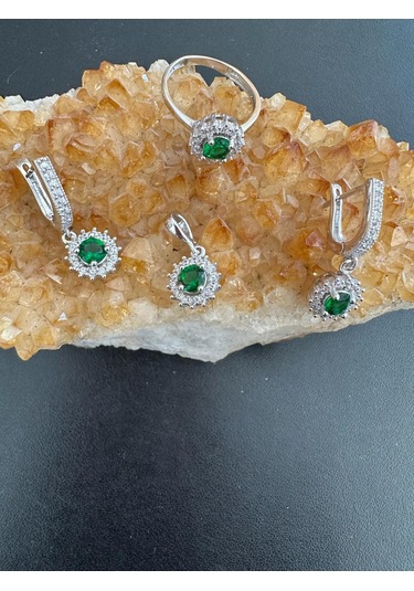 Aysesa Beyaz Altın Görünümlü Zirkon Ve Zümrüt Taşlı Kadın Gümüş Set