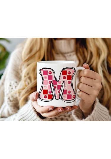 M Harfi Pembe Kareli Kalpli Göz Emojili Kupa Bardak Eğlenceli Kareli Tasarım Kahve Çay Kupası 07 Beyaz