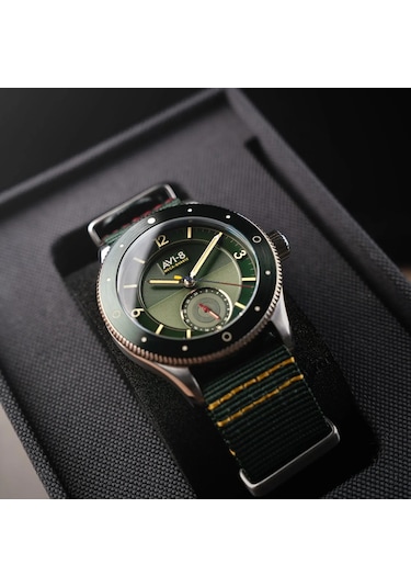 Avı-8 Flyboy Airmaster Sector Av-4112-02 Erkek Kol Saati Altın