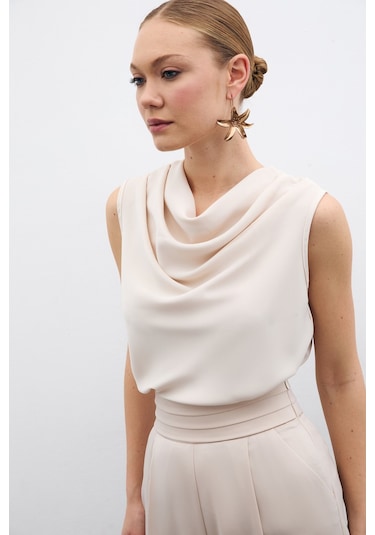 Sateen Degaje Yaka Kolsuz Bluz - Bej