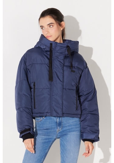 Lee Regular Fit Normal Kesim Kapüşonlu Dik Yaka Lacivert Kadın Şişme Mont L232233400 Mavi