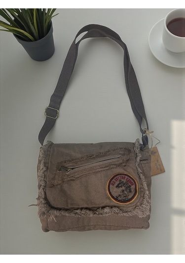 Vintage Küçük Salaş Unisex Günlük Çapraz Postacı Çantası S Boy 26x20cm Kahverengi Vintage Küçük Salaş Unisex Günlük Çapraz Postacı Çantası S Boy 26x20cm Kahverengi