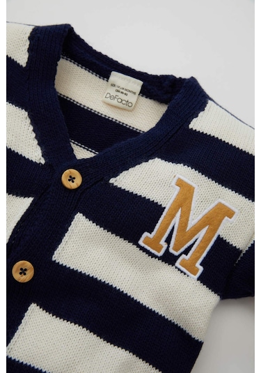 Defacto Erkek Bebek Çizgili Harf Nakışlı Düğmeli Triko Hırka C8857A524AUNV241 Lacivert Defacto Erkek Bebek Çizgili Harf Nakışlı Düğmeli Triko Hırka C8857A524AUNV241 Lacivert