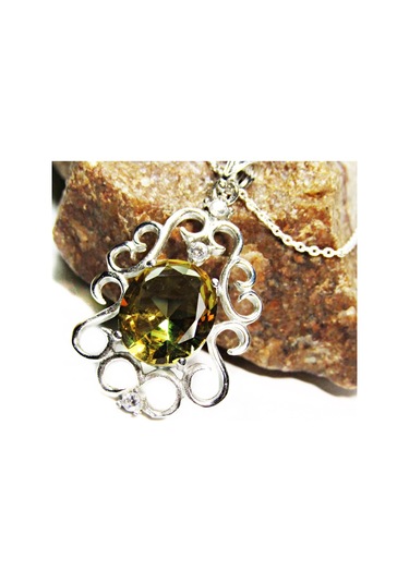 Gümüş Zultanit Oval Taşlı Desenli Kolye