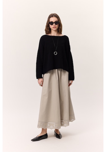 Nakış Detaylı Geniş Etek Taş Taş