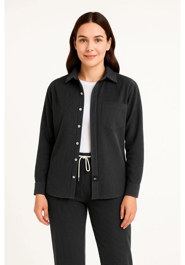 Kadın Kadife Oversize Takım - Gömlek Ve Pantolon İkili Set Füme Corduroy Şıklığı, Rahat Ve Zarif Duruş Yumuşak Dokulu Kadife Kumaş, Düğmeli Gömlek Üst Ve Lastikli Pantolon Alt Parça İle Gün Boyu Konfor- Siyah Çok Renkli