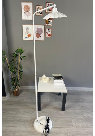 Beyaz Lambader Düz Gövde Hareketli Başlık Modern Metal Oturma Odası Çalışma Odası Zemin Lambası 6977 Beyaz