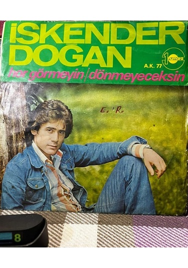 İskender Doğan - Hor Görmeyin / Dönmeyeceksin 1 Numara Plak - 1977
