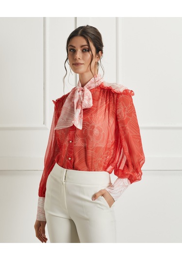 Fular Yaka Detaylı Transparan Desenli Gömlek Feminen Ve Şık Tasarım Koral