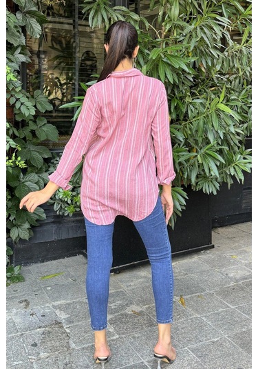 Kadın Pembe Çizgili Desenli, Uzun Kollu, Rahat Kesim, Dokulu Kumaş Gömlek Pembe