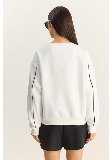 Shade Kadın Bisiklet Yaka Nakış İşlemeli Üç İplik Şardonlu Sweatshirt 60601049 - Ekru
