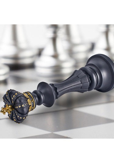 Yaozixa Resin Simülasyon Satranç Figürü: Kral, Kraliçe Ve At Desenli Ev Dekorasyonu - Sanatsal Ev Ve Mağaza Açık Art Köşe Takımı