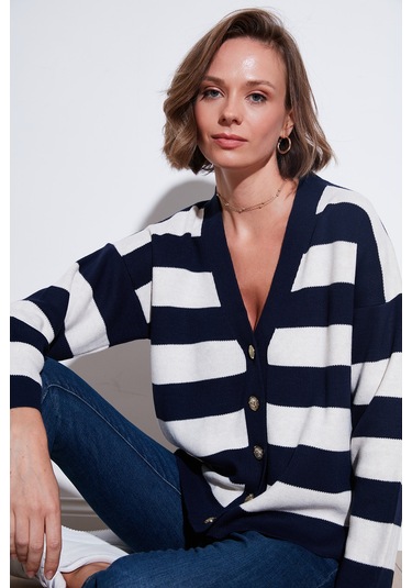 Lela Regular Fit Çizgili V Yaka Düğmeli Soft Akrilik Bayan Hırka 4615188 Lacivert-Taş