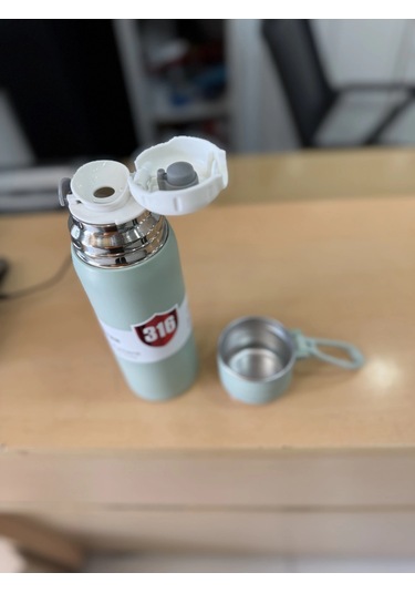 Paslanmaz Çelik Termos Su Şişesi 500ml Vakumlu Kapak Yeşil İthal Ürün Yeşil
