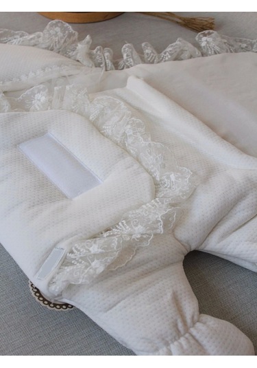 Yenidoğan Kapitone Anadolunun Kalbi Nakışlı Ayaklı Kız Erkek Bebek Battaniyesi Ekru