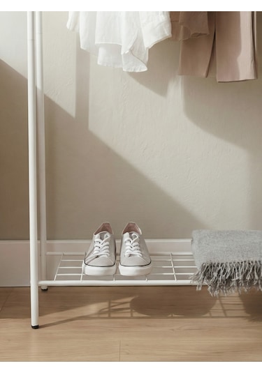 Telli Siyah Butik Elbise Askısı Ayaklı Askılık Konfeksiyon Askılık Beyaz