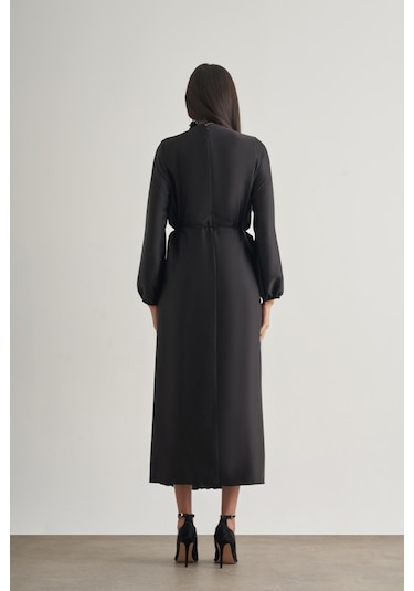 Mizalle Saten Dokulu İnce Piliseli Siyah Maksi Elbise Siyah