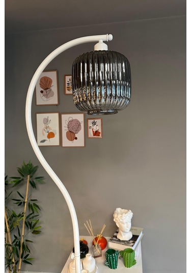 Mopa Beyaz Gövde Füme Cam Lambader Modern Dekoratif Metal Oturma Odası Çalışma Odası Zemin Lambası Füme