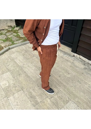 Erkek Kadife Oversize Takım - Gömlek Ve Pantolon İkili Set Füme Corduroy Şıklığı, Rahat Ve Zarif Duruş Yumuşak Dokulu Kadife Kumaş, Düğmeli Gömlek Üst Ve Lastikli Pantolon Alt Parça İle Gün Boyu Konfor- Kiremit Çok Renkli Erkek Kadife Oversize Takım - Gömlek Ve Pantolon İkili Set Füme Corduroy Şıklığı, Rahat Ve Zarif Duruş Yumuşak Dokulu Kadife Kumaş, Düğmeli Gömlek Üst Ve Lastikli Pantolon Alt Parça İle Gün Boyu Konfor- Kiremit Çok Renkli