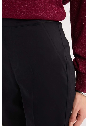 DeFacto Sigaret Saten Kumaş Pantolon Normal Bel Basic Düz Beli Lastikli Düz Paça J8743AZ25SMBK81