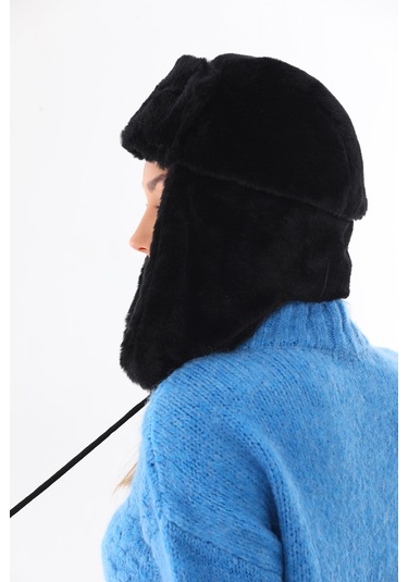 Kadın Siyah Kürklü Kulaklıklı Peluş Şapka Siyah
