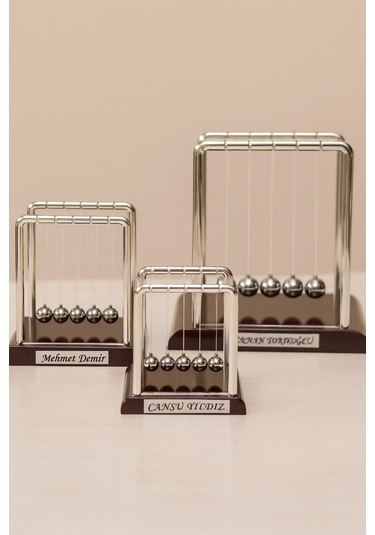 İsim Yazılı Kişiye Özel Newton Sarkaçı Metal Denge Topu Masaüstü Ofis Şık Dekoratif Hediye Büyük Boy