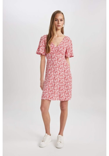 DeFacto V Yaka Çiçekli Maroken Mini Kısa Kollu Kırmızı Elbise B0127AX24SPRD227 DeFacto V Yaka Çiçekli Maroken Mini Kısa Kollu Kırmızı Elbise B0127AX24SPRD227