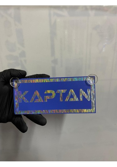 Mavi Renk Üzeri Hologram Renk Kaptan Yazılı Vantuzlu Cam Süsü
