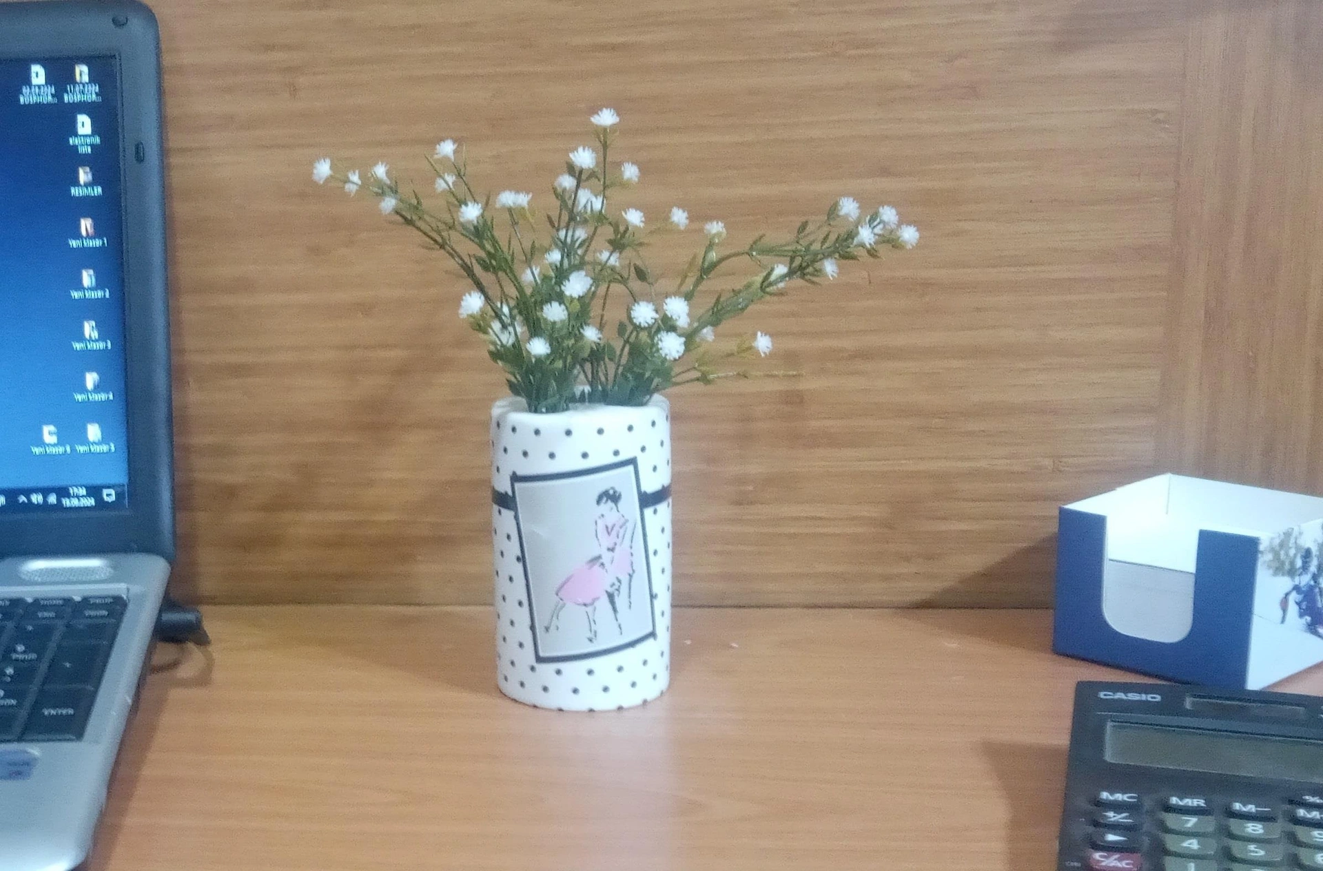 2 Adet Vazo Dahil,vazoda Çiçek,beyaz Yapay Çiçek,vazo Dekoratif Pembe Elbiseli Kadın 7x7x16cm Çok Renkli