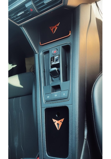 Cupra Leon Ve Formentor Kadife Kumaş Kaplı, Kabartma Logolu Bard