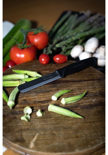 Solingen Ava Siyah Bıçak Tırtıklı, 18,5 Cm, Paslanmaz Alman Çeliği, Ergonomik Sap Tekli -150 siyah