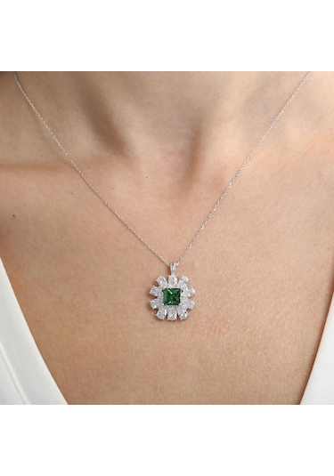 Effective Diamond Milano Rüyası Sentetik Zümrüt Taşlı Gümüş Kolye