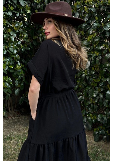 Siyah Kısa Kol, Airobin Kumaş, Yarım Patlı, Kemerli/kuşaklı, Eteği Pliseli, Cepli Maxi Uzun Elbise Siyah