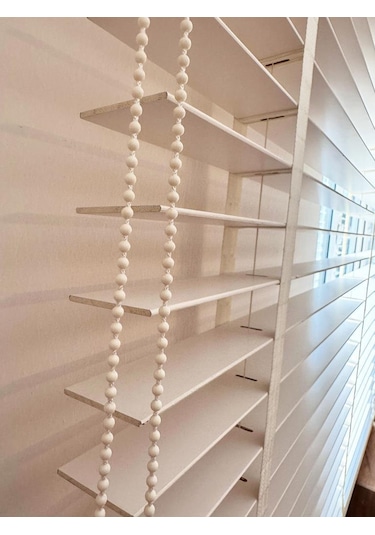 Beyaz Gerçek Ahşap Jaluzi 50mm Zincirli Redüktörlü Kurdelalı Ajs1001 Beyaz