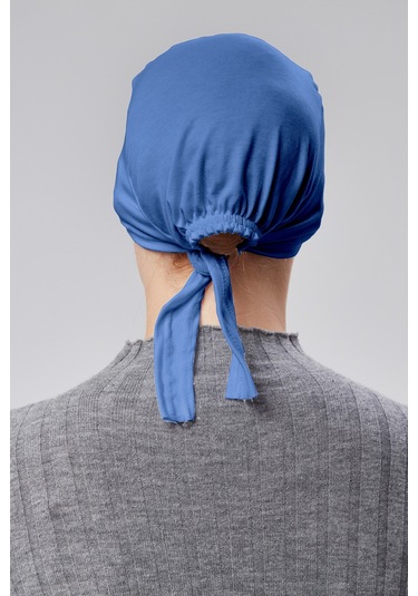 Kadın Tesettür Likralı Penye Dikişsiz Kaymaz Düz Bağlamalı Bone Açık Kot