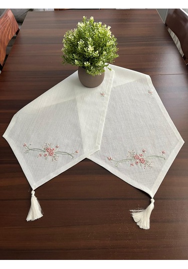 Rokoko Nakışlı Keten Ekru Renk Runner Masa Ve Tv Konsol Örtüsü Ekru