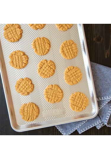 Nordicware Prism Orta Fırın Tepsisi 45 X 33 Cm - Paslanmaz Çelik