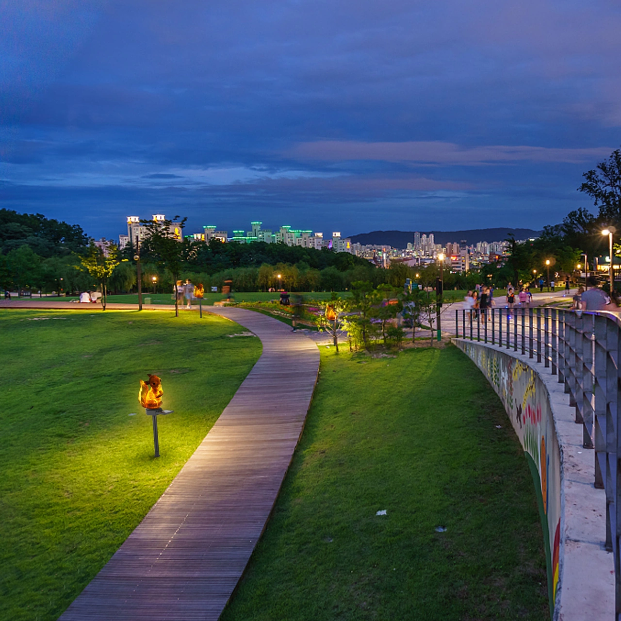 Folinda Güneş Enerjili Kurbaga Resin Bahçe Işığı, Çimen Üstü Feneri, 41cm Yükseklik, Otomatik Aydınlatma Turuncu
