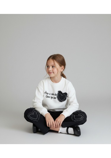 Kalp Nakışlı Ve Püskül Detaylı Beyaz Sweatshirt Siyah Palazzo Jean Kız Çocuk Takımı Beyaz