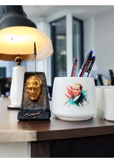 Atatürk Büstü Fotoğraf Not Tutacağı Ve Atatürk Baskılı Kalemlik Seti Hediyelik Renkli