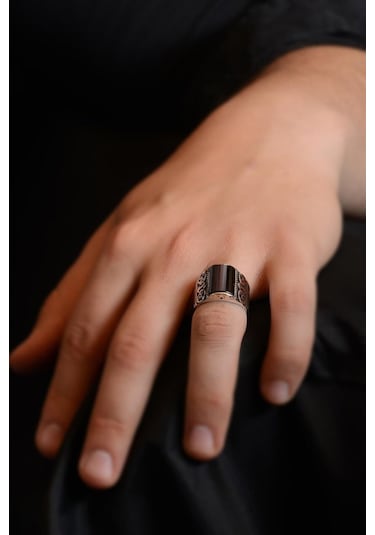 Vog Siyah Oniks Taşlı Yanı İşlemeli 925 Ayar Erkek Gümüş Yüzük