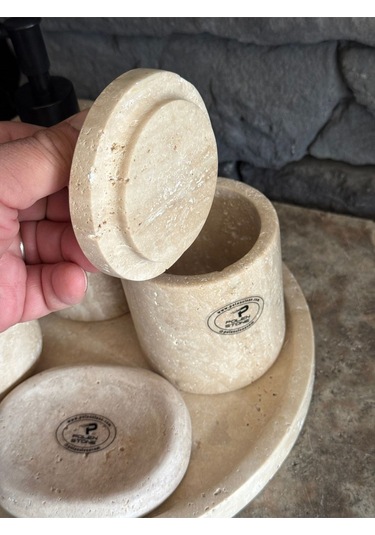 Yeni Traverten Doğaltaş Kendinden Kulplu 7'li Banyo Seti Büyük Çöp Kovalı 26x20 Beyaz