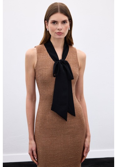 Fularlı Kolsuz Tüvit Elbise - Karamel-136639 Karamel