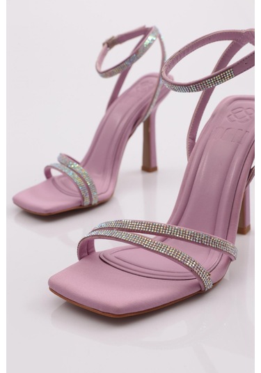 Dgn 2026 Kadin Silver Taşli Bilekten Kemer Bağlamali Topuklu Sandalet 2026-2219-R11119 Lila Dgn 2026 Kadin Silver Taşli Bilekten Kemer Bağlamali Topuklu Sandalet 2026-2219-R11119 Lila