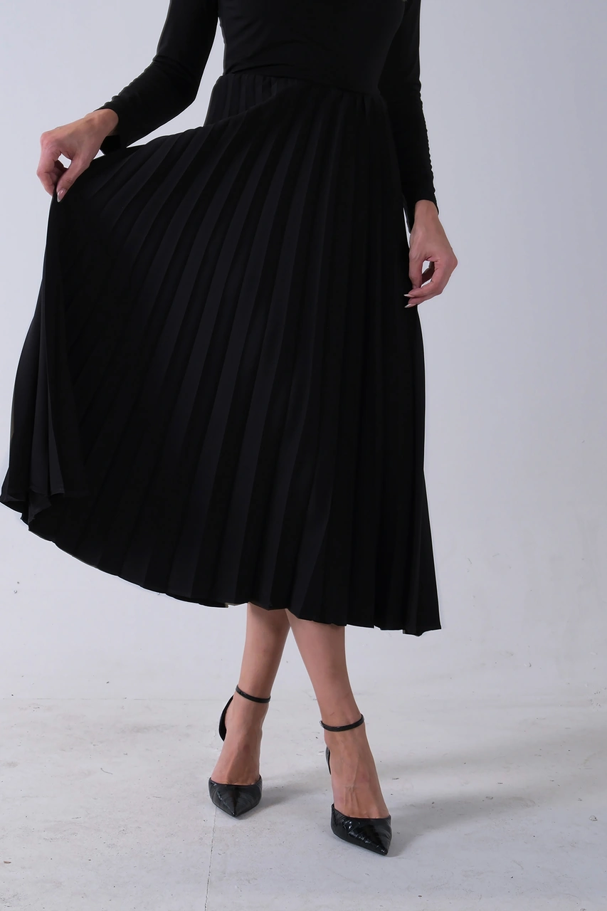 Feminist Siyah Eteği Pilise Detaylı Elbise 3975495.01 Siyah