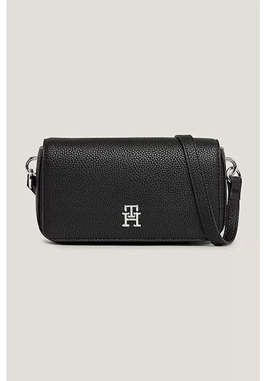 Tommy Hilfiger Kadın Th Emblem Flap Çapraz Çanta Siyah