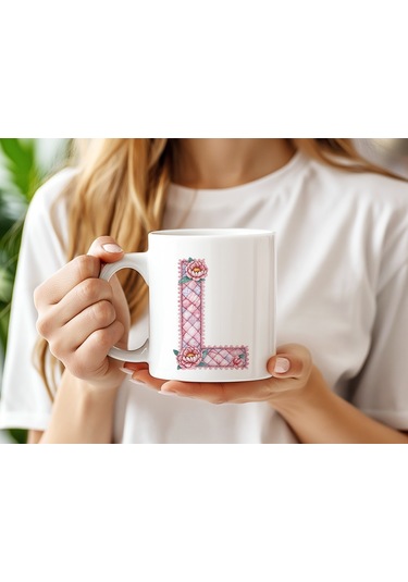 L Harfli Retro Çiçekli Kupa Bardak - Patchwork Tarz Yamalı Desenli İsme Özel Kupa - Hediye Beyaz