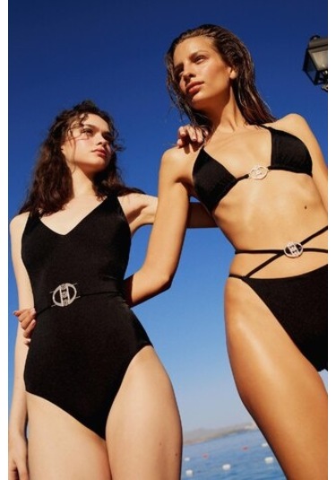 DeFacto x Declara V Yaka Mayo C5758AX24HSBK81 Siyah DeFacto x Declara V Yaka Mayo C5758AX24HSBK81 Siyah