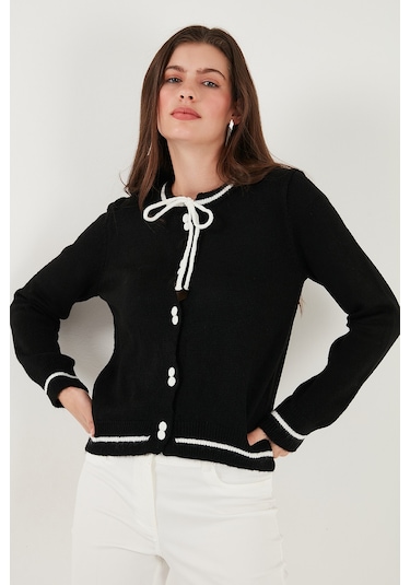 Lela Premium Fitted Fit Bağlamalı Yaka Düğmeli Triko Bayan Hırka 680Hi002408 Siyah Lela Premium Fitted Fit Bağlamalı Yaka Düğmeli Triko Bayan Hırka 680Hi002408 Siyah